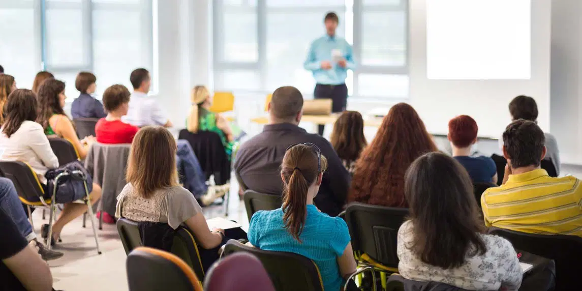 Eğitim Sistemini Teknoloji Mi Etkiliyor Bireyler Mi?