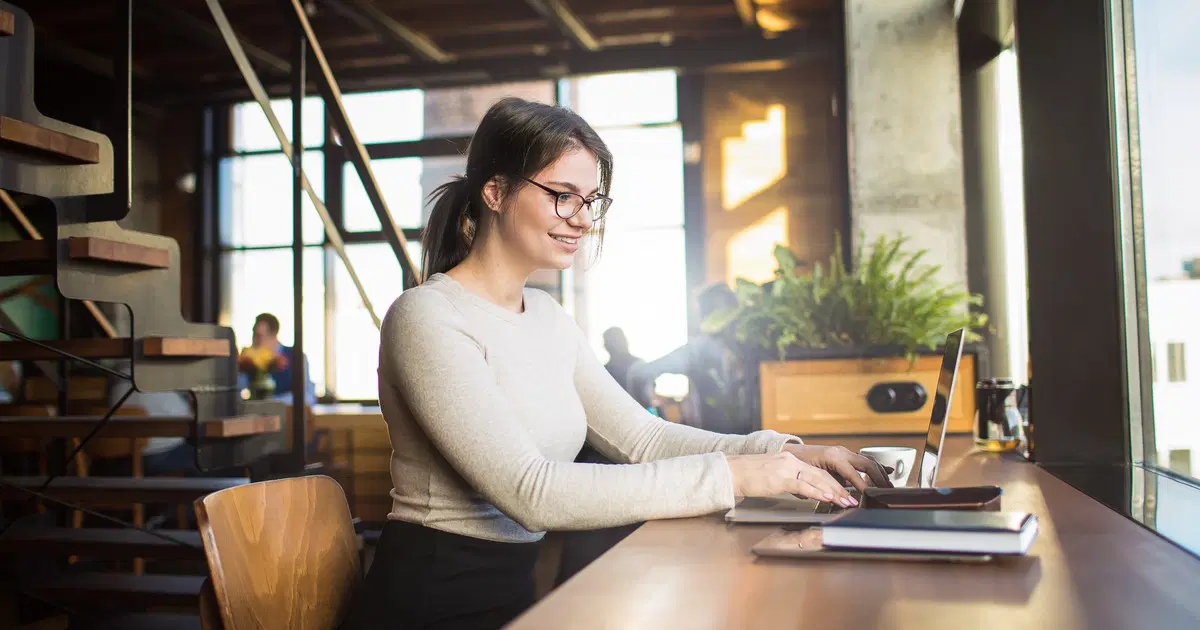 Ev Hanımlarına İş Fırsatı: Online İçerik Yazarlığı